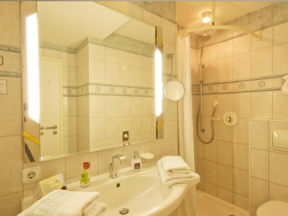 Hotel Seeschloesschen Hohwacht Exteriör bild