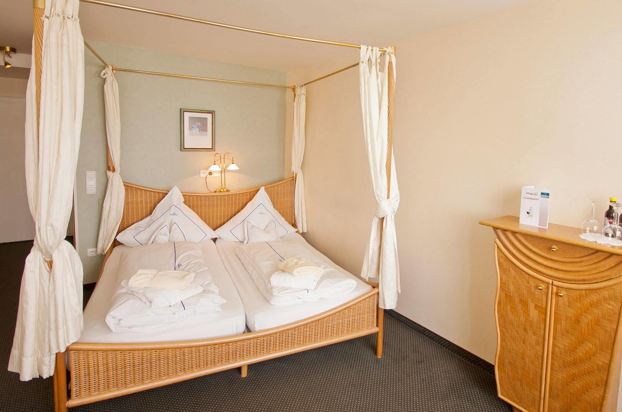 Hotel Seeschloesschen Hohwacht Exteriör bild