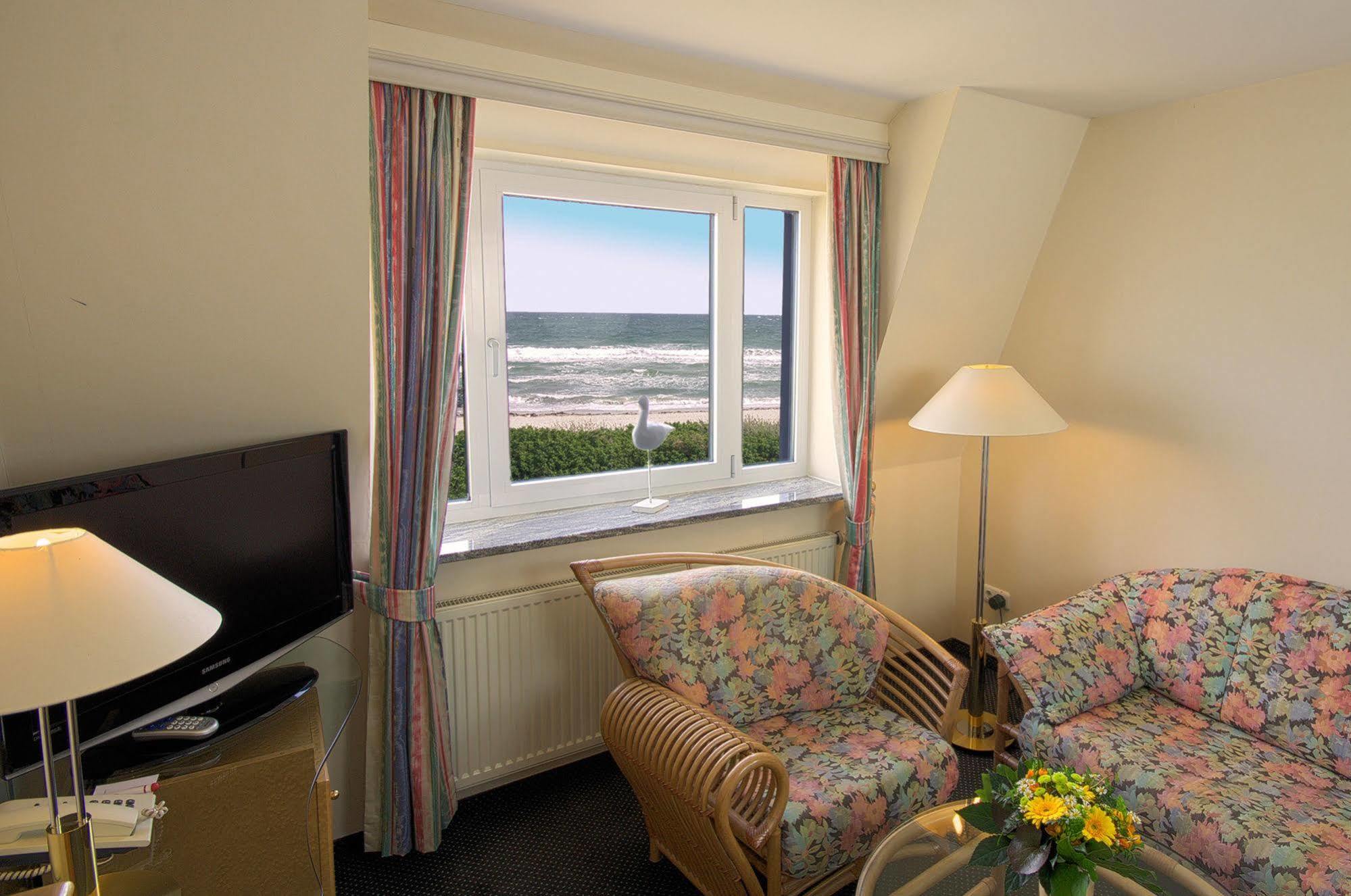 Hotel Seeschloesschen Hohwacht Exteriör bild