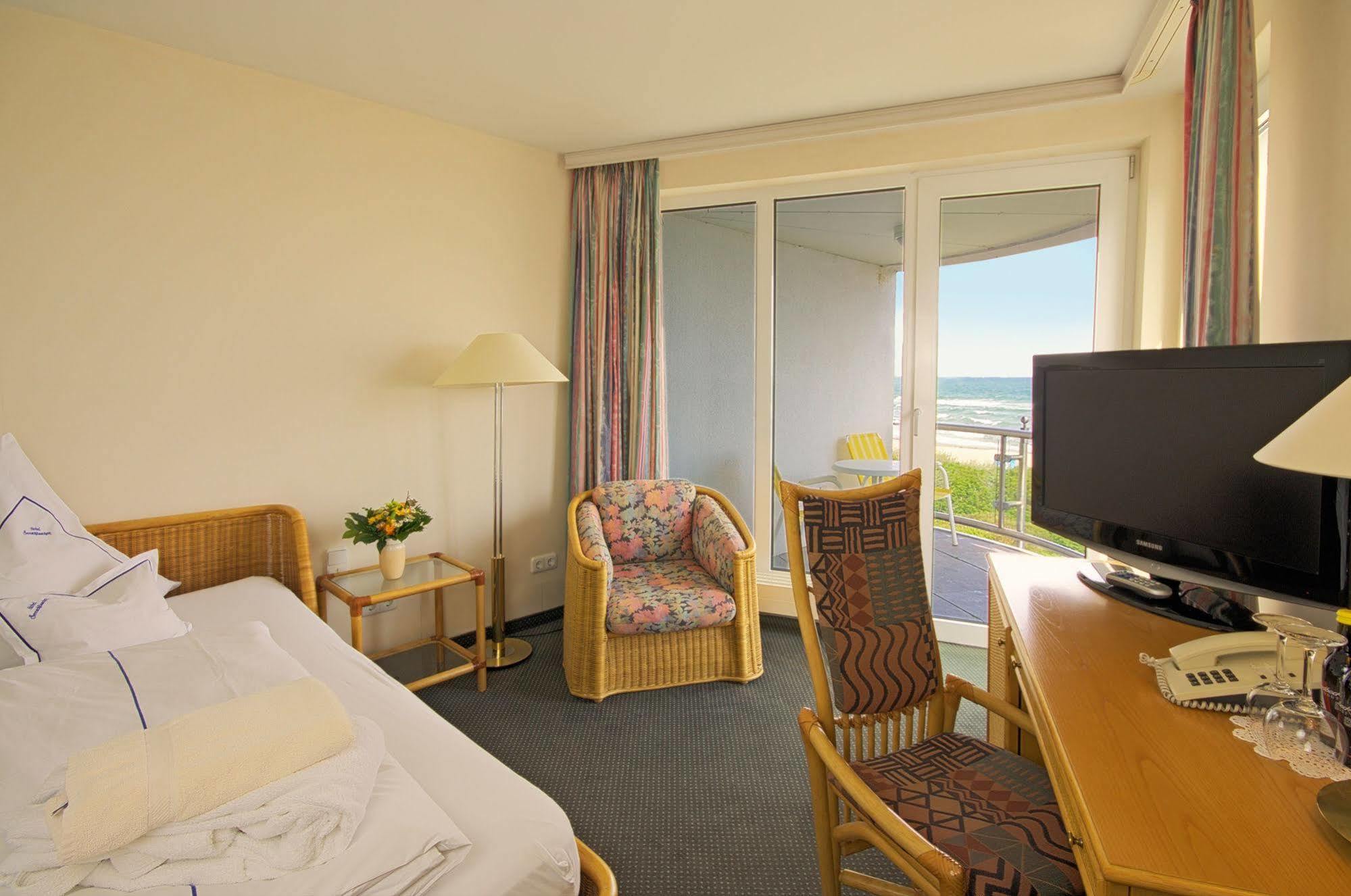 Hotel Seeschloesschen Hohwacht Exteriör bild