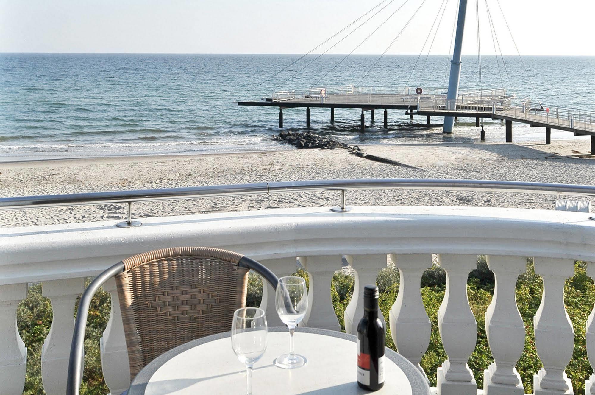 Hotel Seeschloesschen Hohwacht Exteriör bild