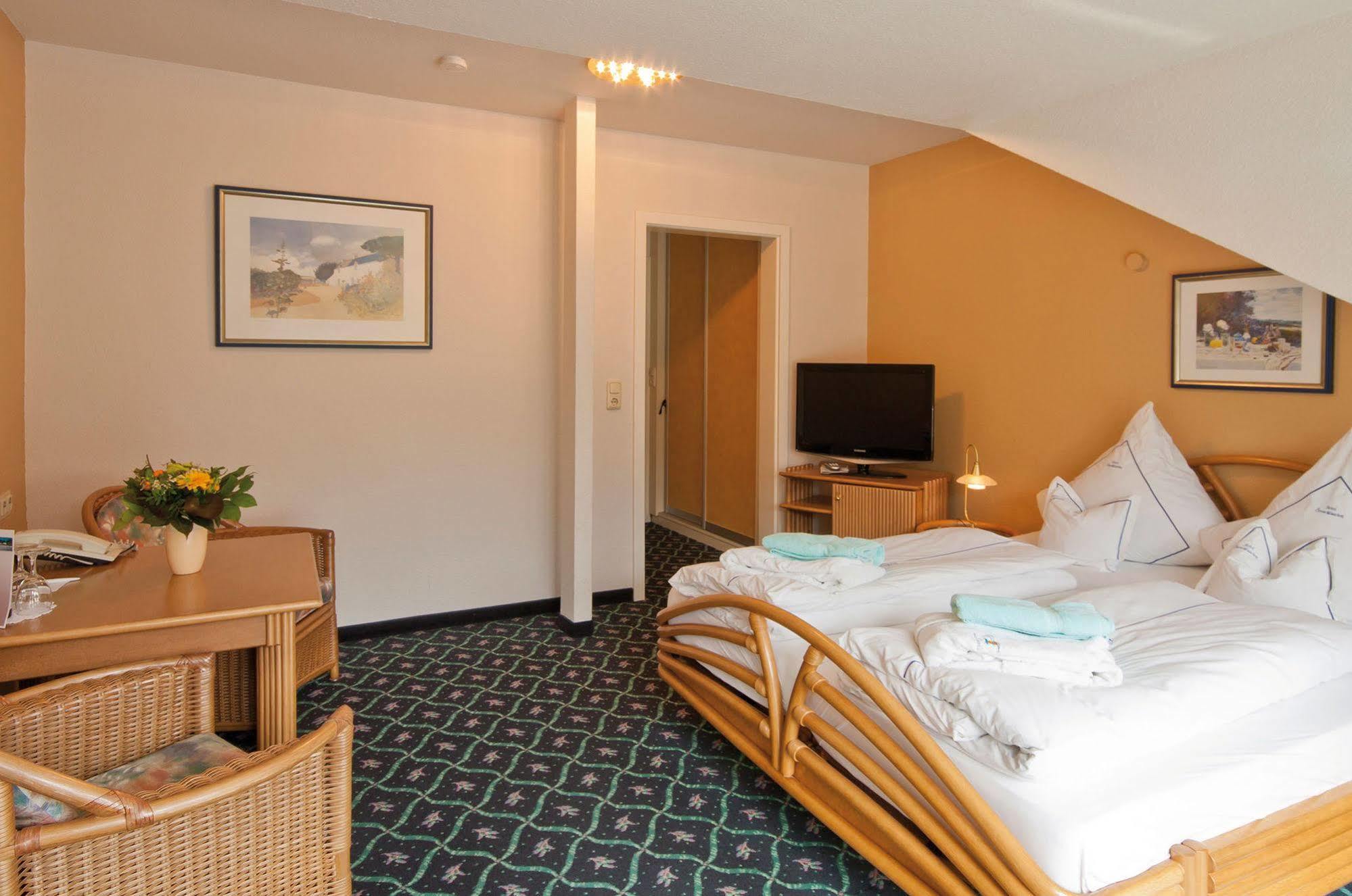 Hotel Seeschloesschen Hohwacht Exteriör bild