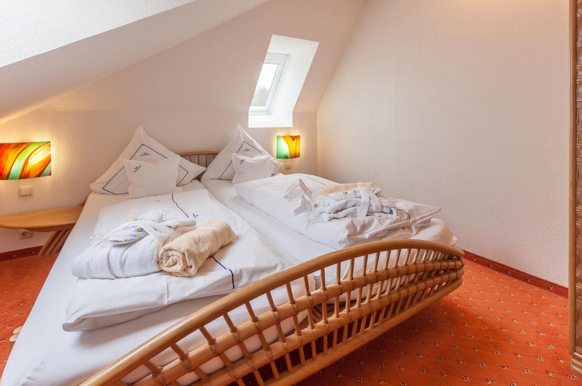 Hotel Seeschloesschen Hohwacht Exteriör bild
