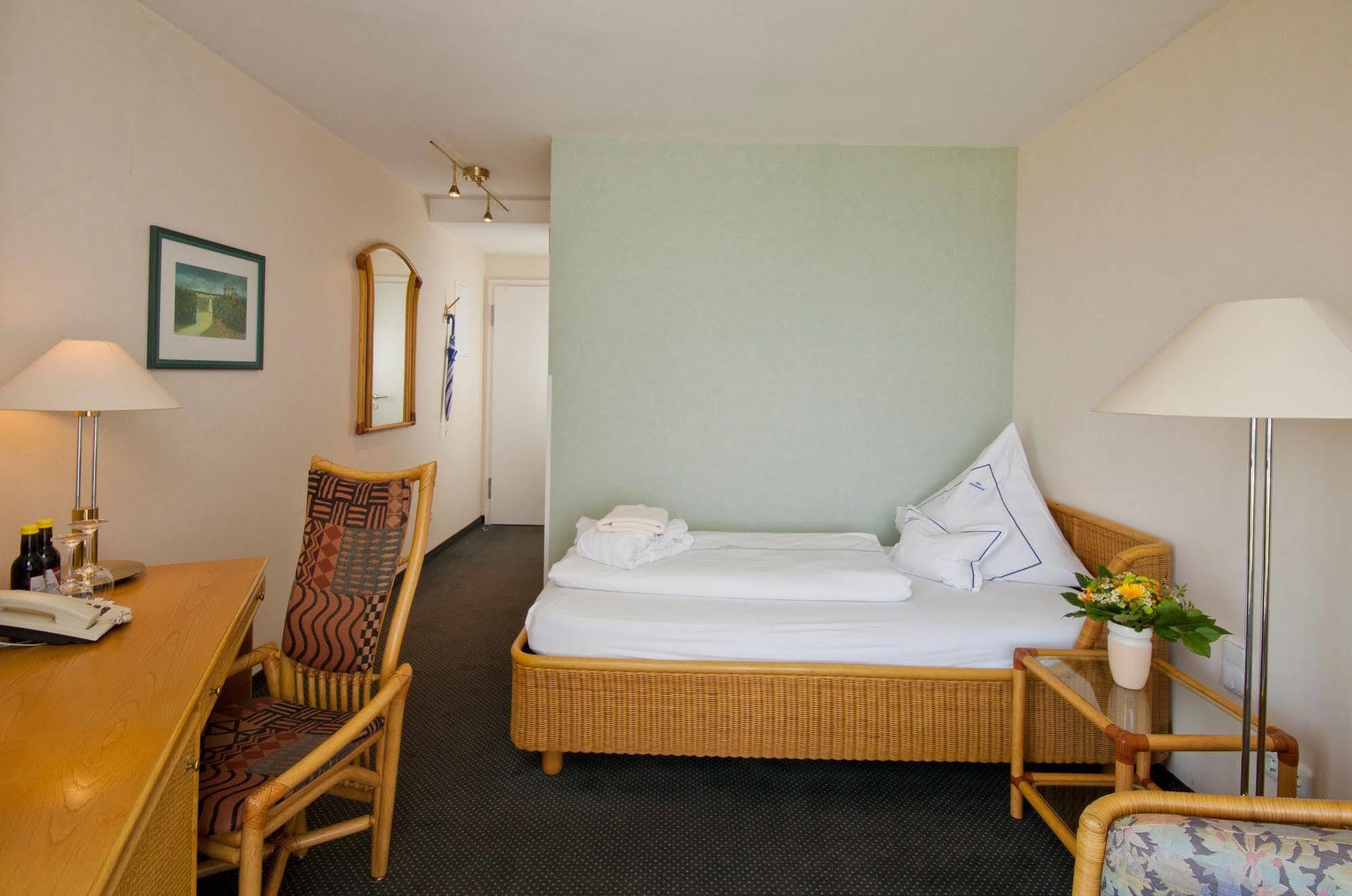 Hotel Seeschloesschen Hohwacht Exteriör bild